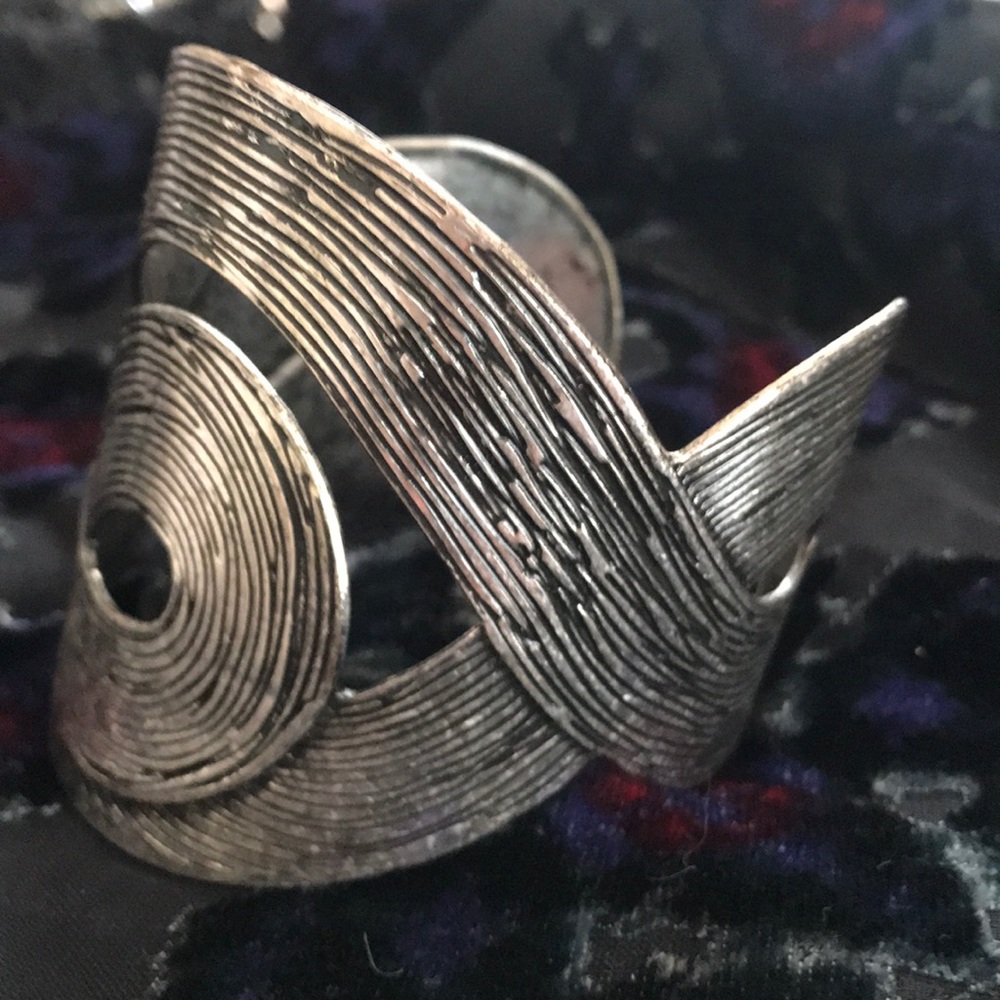 Adjustable Textured Cuff Bracelet - Picture 5 of 5
